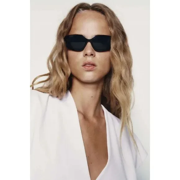 White Zara Deep V-Neck Sleeveless Pullover Top (NWT) - Picture 2 of 11